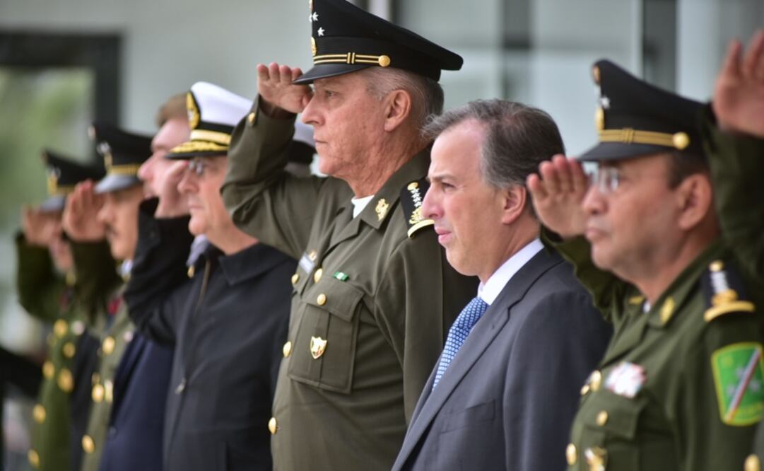 Meade Kuribreña estuvo acompañado por el general Salvador Cienfuegos y el almirante Vidal Soberón