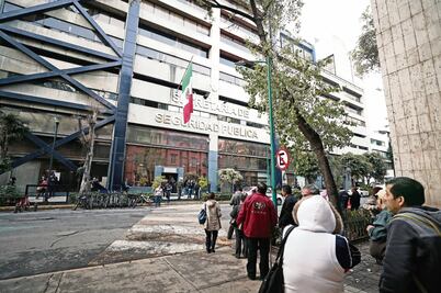 En el Día del Policía agente se suicida en edificio de la SSP