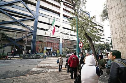 En el Día del Policía agente se suicida en edificio de la SSP