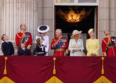 Reaparece la princesa Kate Middleton y saluda junto a la familia real desde el balcón de Buckingham