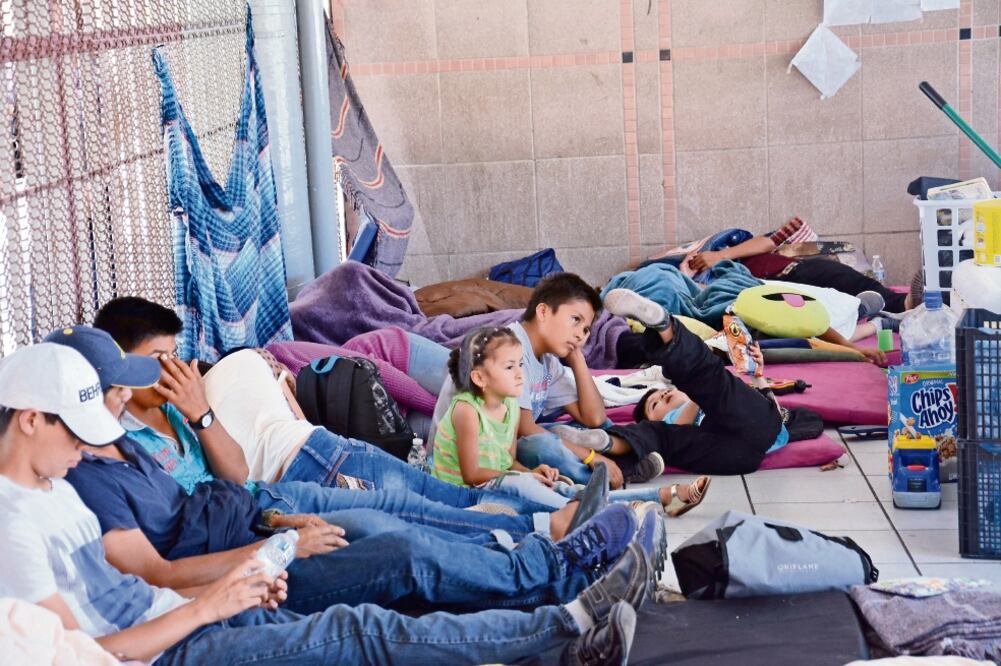 Abogados de grupos promigrantes han hablado con los cinco menores y les han pedido que memoricen un número de teléfono para apoyarlos. (CORTESÍA JAVIER ESCOBAR)