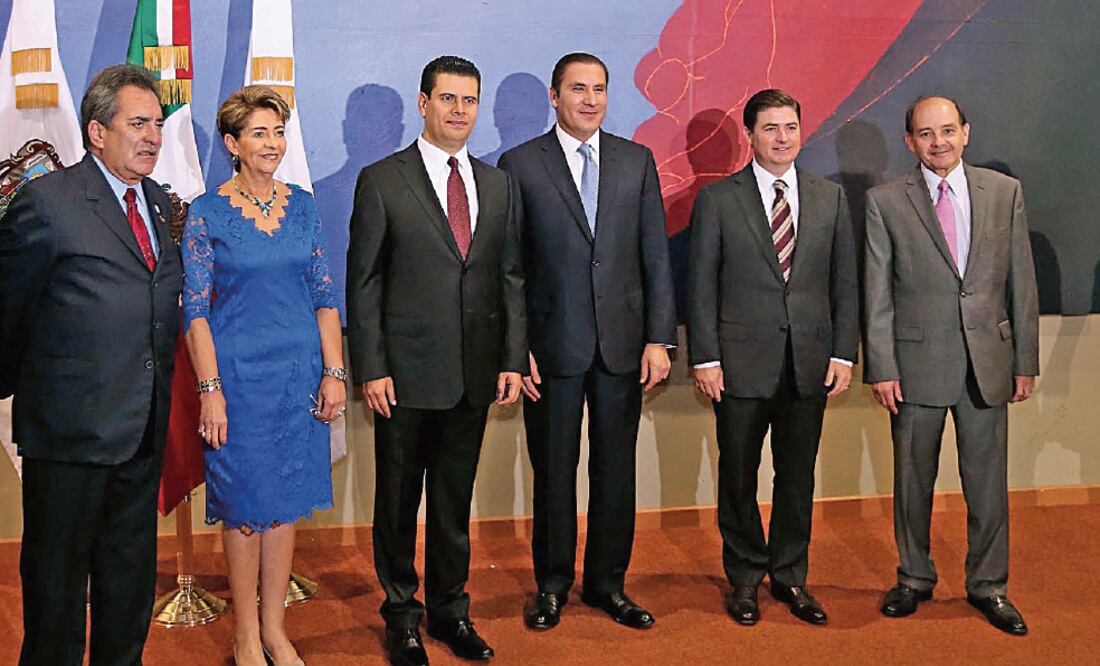 Mercedes Juan López, secretaria de Salud, y Rafael Moreno Valle, gobernador EL DATO de Puebla, flanquean al mandatario zacatecano, Miguel Alonso Reyes (ESPECIAL)