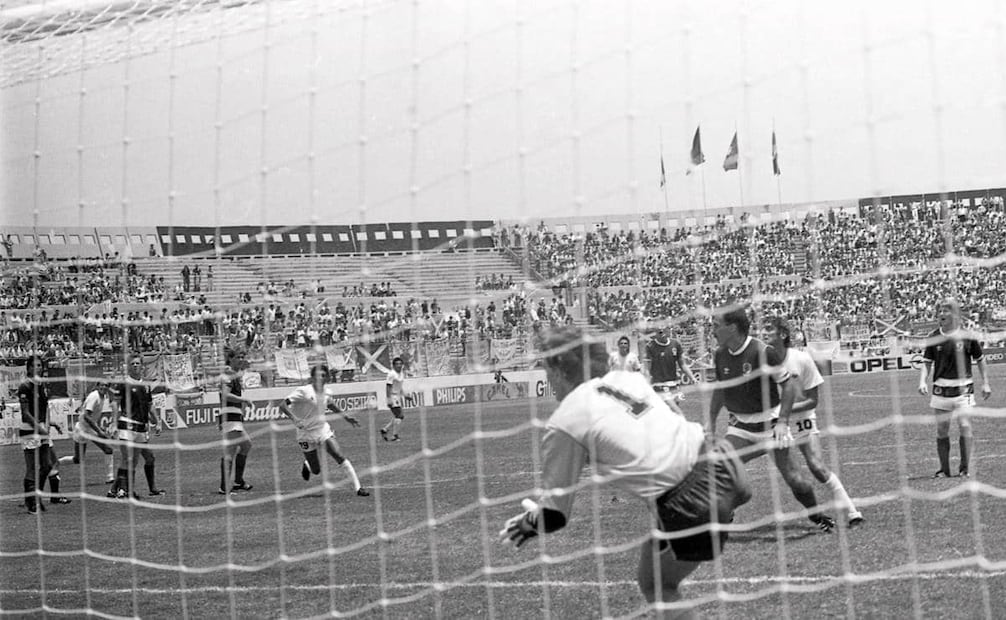 Partido Escocia vs. Uruguay, en el Neza 86. Entre los requerimientos de la FIFA para aceptar un estadio como sede mundialista estaba tener “total disposición del cupo, incluyendo palcos, gradas y plateas”. Foto: Jorge Soto/Archivo EL UNIVERSAL.
