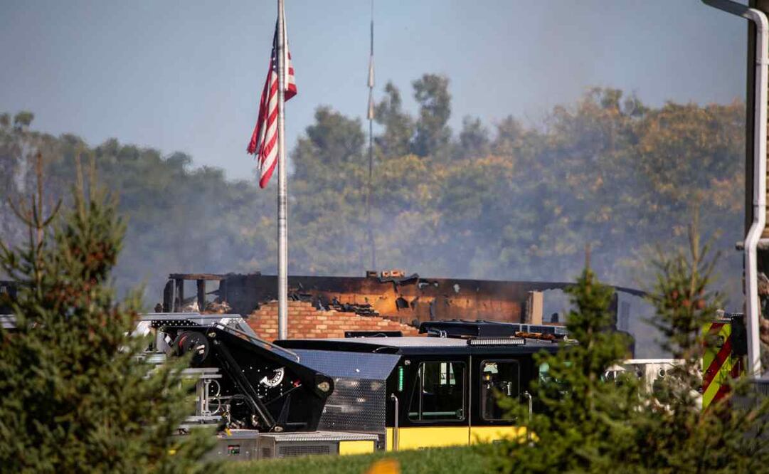 Los servicios de emergencia responden a un tiroteo e incendio en la Iglesia de Jesucristo de los Santos de los Últimos Días el 28 de septiembre de 2025 en Grand Blanc, Michigan / Foto: Getty Images via AFP