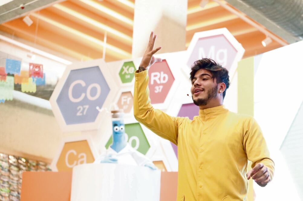 Villalobos, que disfruta de hacer bromas en su canal, dice sabe que puede conectar con los niños. (ALEJANDRA LEYVA. EL UNIVERSAL)