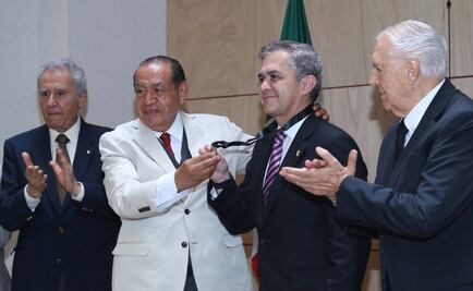 Entregan medalla a Mancera por programas en favor del medio ambiente