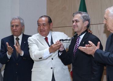 Entregan medalla a Mancera por programas en favor del medio ambiente