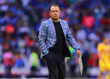 ¡Oficial! Juan Reynoso deja de ser técnico de Cruz Azul