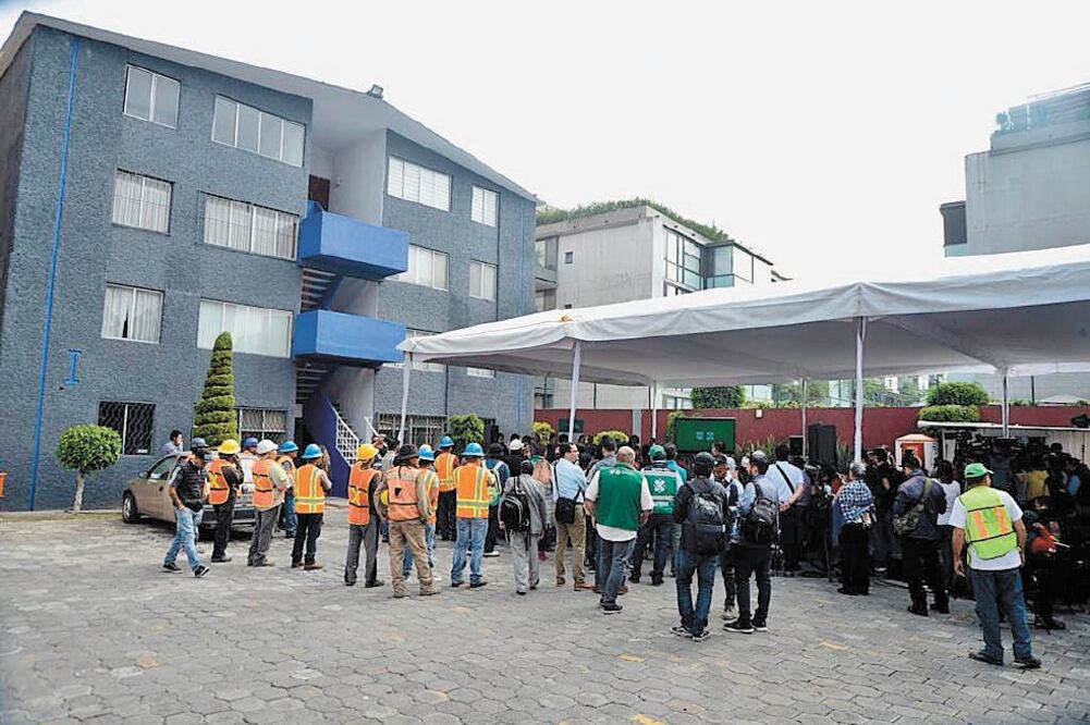 Vecinos de la colonia Granjas Coapa, en Tlalpan, recibieron dos edificios rehabilitados, evento al que asistió la jefa de Gobierno, Claudia Sheinbaum. Foto/ESPECIAL