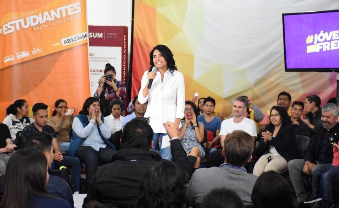 La candidata de la coalición Por la CDMX al Frente, Alejandra Barrales, presentó su plataforma de campaña para los jóvenes capitalinos (Foto: Archivo / EL UNIVERSAL)