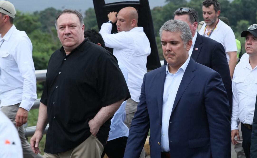 El secretario de Estado de EU, Mike Pompeo, y el presidente de Colombia, Iván Duque, visitan el puente Simón Bolívar en Cúcuta
