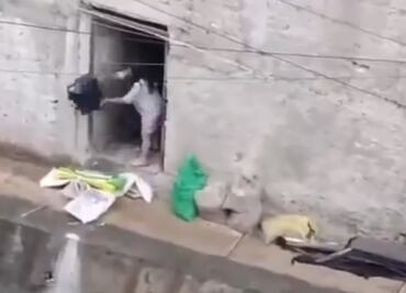 VIDEO: Captan a mujer arrojando basura al Río Hondo en Naucalpan; acción es considerada un delito