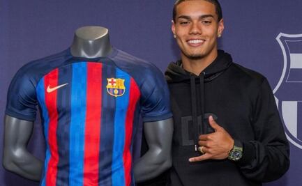 Ronaldinho continúa con su legado en Barcelona; su hijo Joao Mendes firmó contrato con el club
