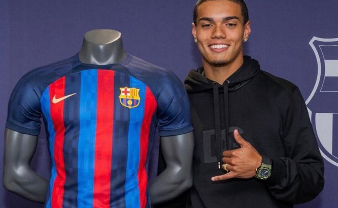 El hijo de Ronaldinho haciendo el famoso gesto de su padre / Foto: Especiales