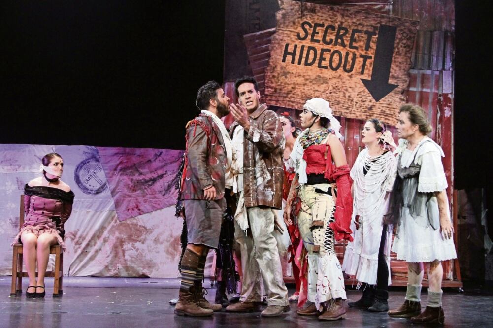 La compañía Ícaro se encarga de representar la historia de Greg Kotis. (CARLOS MEJÍA. EL UNIVERSAL)