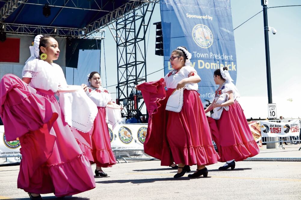 Integrantes de la comunidad mexicana en chicago celebraron una feria por el 5 de mayo. (LUIS CORTÉS. EL UNIVERSAL)
