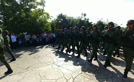 Desfilan mas de 3 mil efectivos antes de inauguración de Base Militar en Cancún