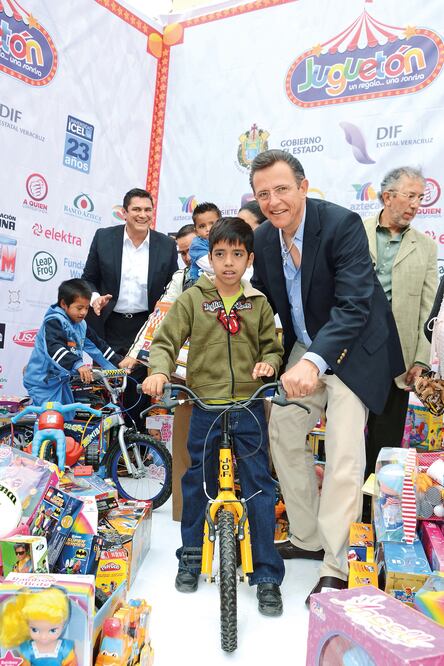 Son 16 millones de juguetes los que prevén entregar a 16 millones de niños en el Día de Reyes (FOTO: AZTECA)