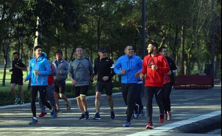 Mancera corre y entrena box en Bosque de Chapultepec