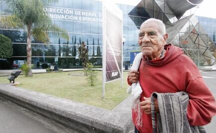 Meet 79-year-old university student of Puebla