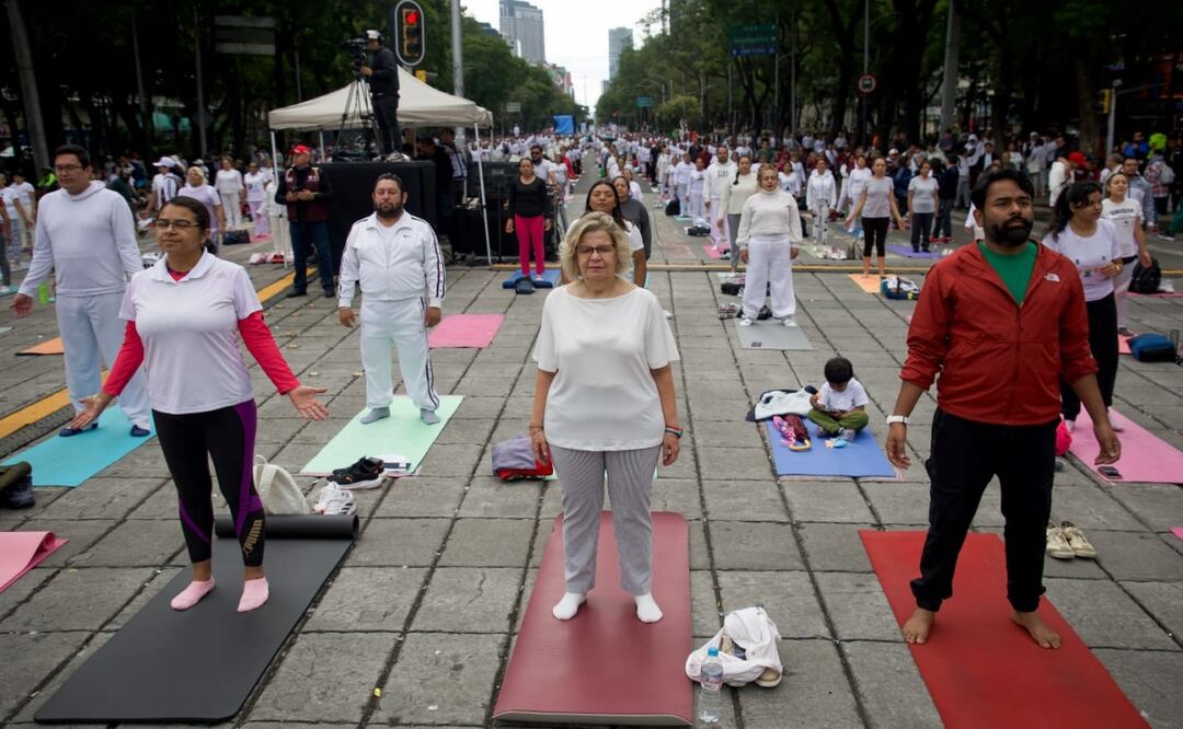 Clase masiva de Yoga en Reforma. Foto: Juan Boites