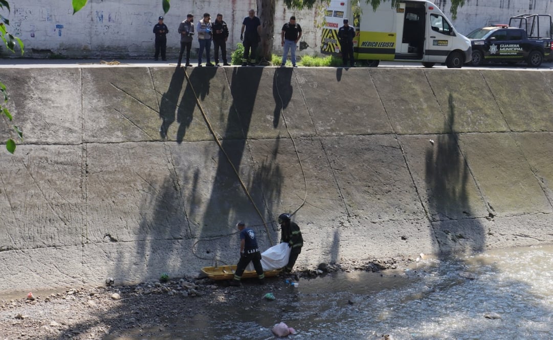 Vecinos de la colonia San Andrés Atoto notificaron a las autoridades sobre el hallazgo de un cuerpo flotando sobre las aguas del río. | Foto: Osmar Alvarado.
