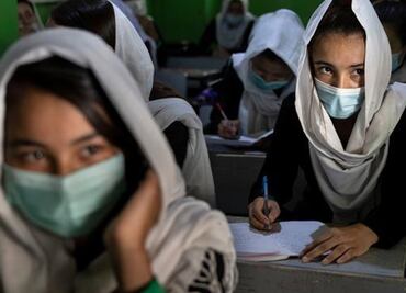 La Unesco apoya a radio y TV contra el veto talibán a la educación de niñas y mujeres