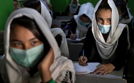 Talibanes aseguran que afganas podrán ir a la universidad, pero separadas de los hombres