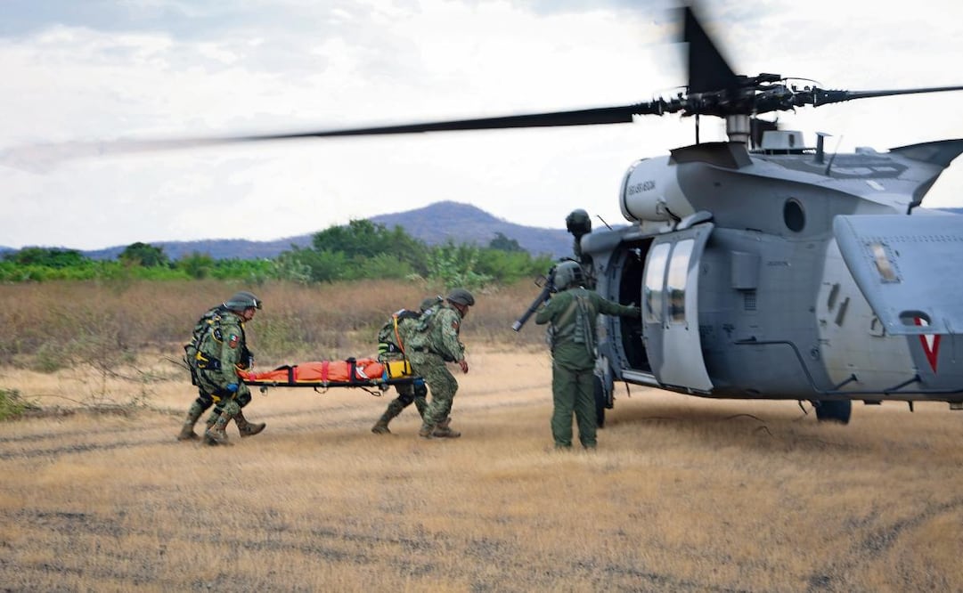 En caso de una emergencia, el personal sanitario acude en un helicóptero artillado a recoger al paciente y lo trasladan al hospital de la 43 Zona Militar. Foto: Luis Camacho / EL UNIVERSAL