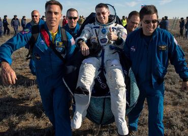 Astronautas de EU y Rusia vuelven a la Tierra tras seis meses en estación espacial