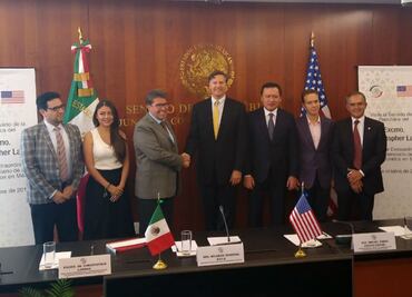 Líderes del Senado reciben al embajador Christopher Landau