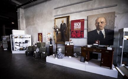 Dientes de cianuro, cápsulas rectales y paraguas mortales: Subastarán artefactos de espías de la KGB