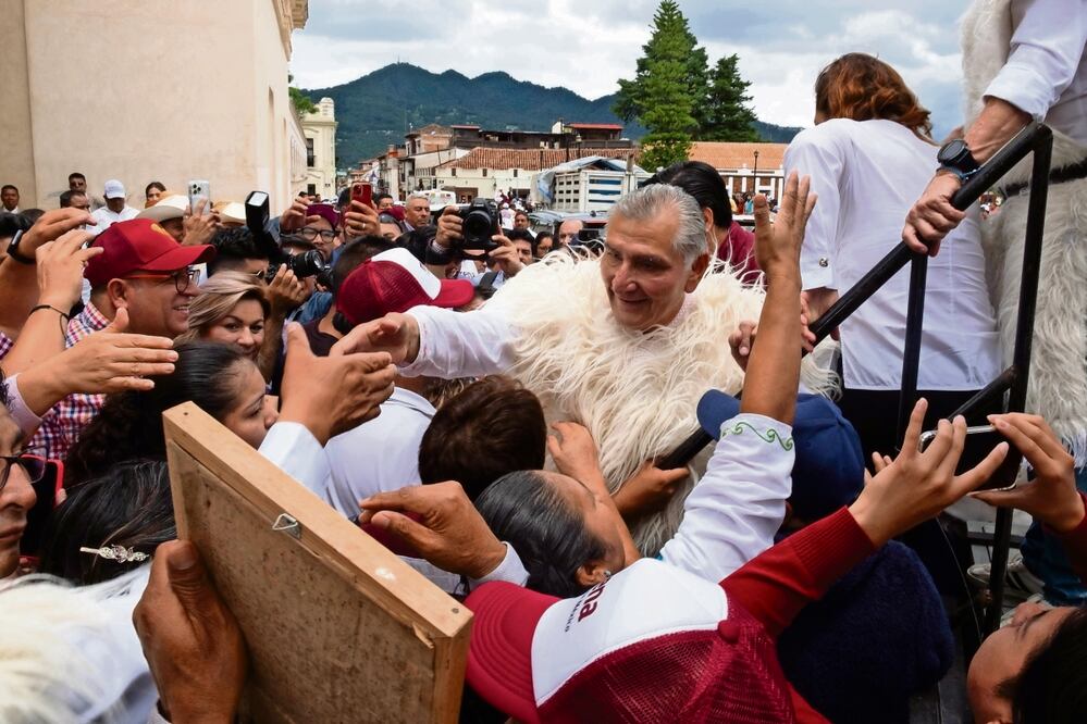 Adán Augusto López garantizó a sus seguidores que se distribuirán a tiempo los libros de texto gratuitos. Foto: Isabel Mateos /Cuartoscuro