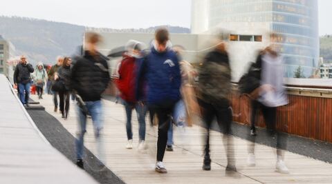 Con 8 mil millones de habitantes, ¿Qué ocurrirá con la población en las próximas décadas? 