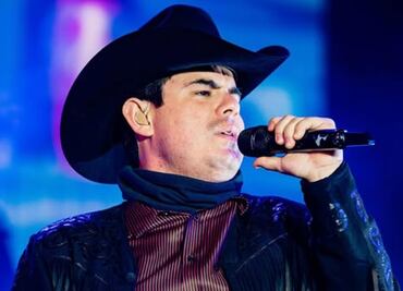 Suena corrido de Alfredo Olivas en Monterrey; él no canta y así reacciona el público