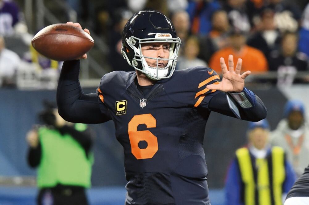 Jay Cutler regresó para completar 20 de 31 pases y uno de anotación (MIKE DINOVO. USA TODAY SPORTS)
