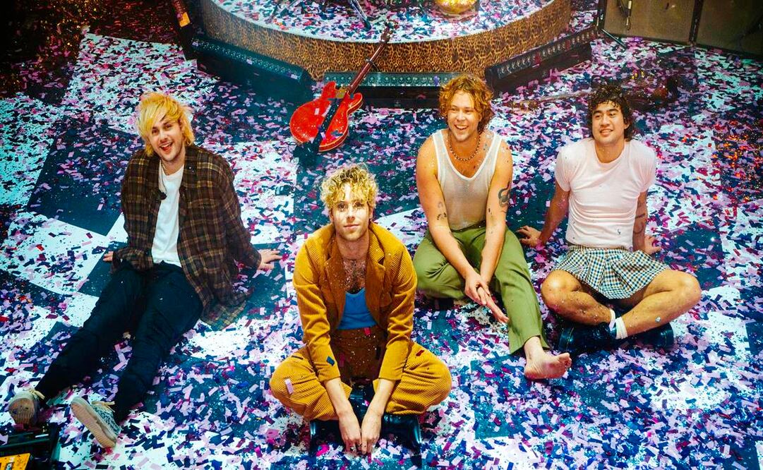 La banda promociona su más reciente sencillo llamado “Complete Mess”, el cual ya se encuentra disponible en todas las plataformas digitales.