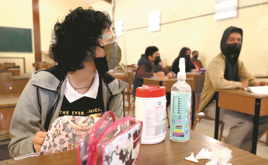 Autoridades educativas indicaron que insisti-rán en el uso del cubre-bocas de tres capas. Foto: Berenice Fregoso. El Universal