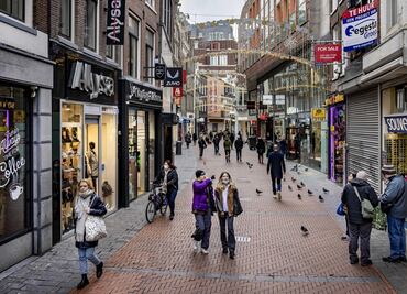 Ante ómicron, Países Bajos extiende confinamiento nocturno; adelanta vacaciones escolares