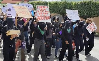 Estudiantes de la UAEM protestan por asesinato de Claudia Tacoronte; exigen justicia y mayor seguridad para universitarias