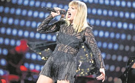 Locutor insiste en que tocó costillas y no trasero de Taylor Swift 
