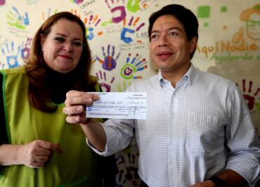 Dona senador aguinaldo; urge a descongelar ley de salarios