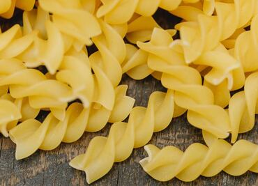 ¡Fin del mito! ¿Es bueno agregar aceite y sal al agua hirviendo para cocinar la pasta?