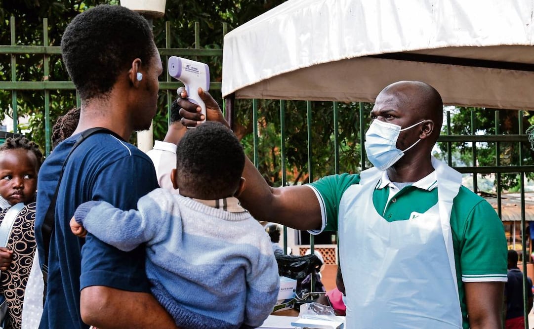 El periodo de incubación del virus de ébola puede variar entre dos y 21 días; no se transmite por vía aérea como la influenza o Covid-19, señaló la Ssa. Foto: AP