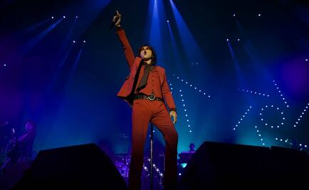 Por laringitis aguda, Enrique Bunbury pospone concierto de hoy en el Palacio de los Deportes
