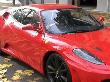Transforma su Toyota en Ferrari y lo detienen