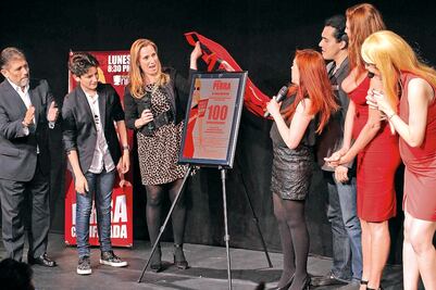 Hijo de Juan Osorio recibe lecciones caninas en teatro