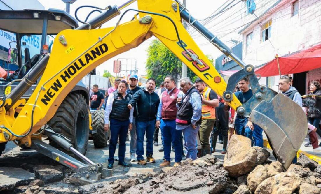 Se movilizó equipo de bombeo portátil y con ayuda de una retroexcavadora se completó la excavación para la sustitución del tramo afectado. (15/07/2025). Foto: Especial