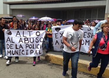 Alumnos de FES Cuautitlán protestan por abusos de policías municipales