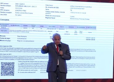 Exhibe AMLO factura de presunta compra de un departamento que hizo Loret de Mola
